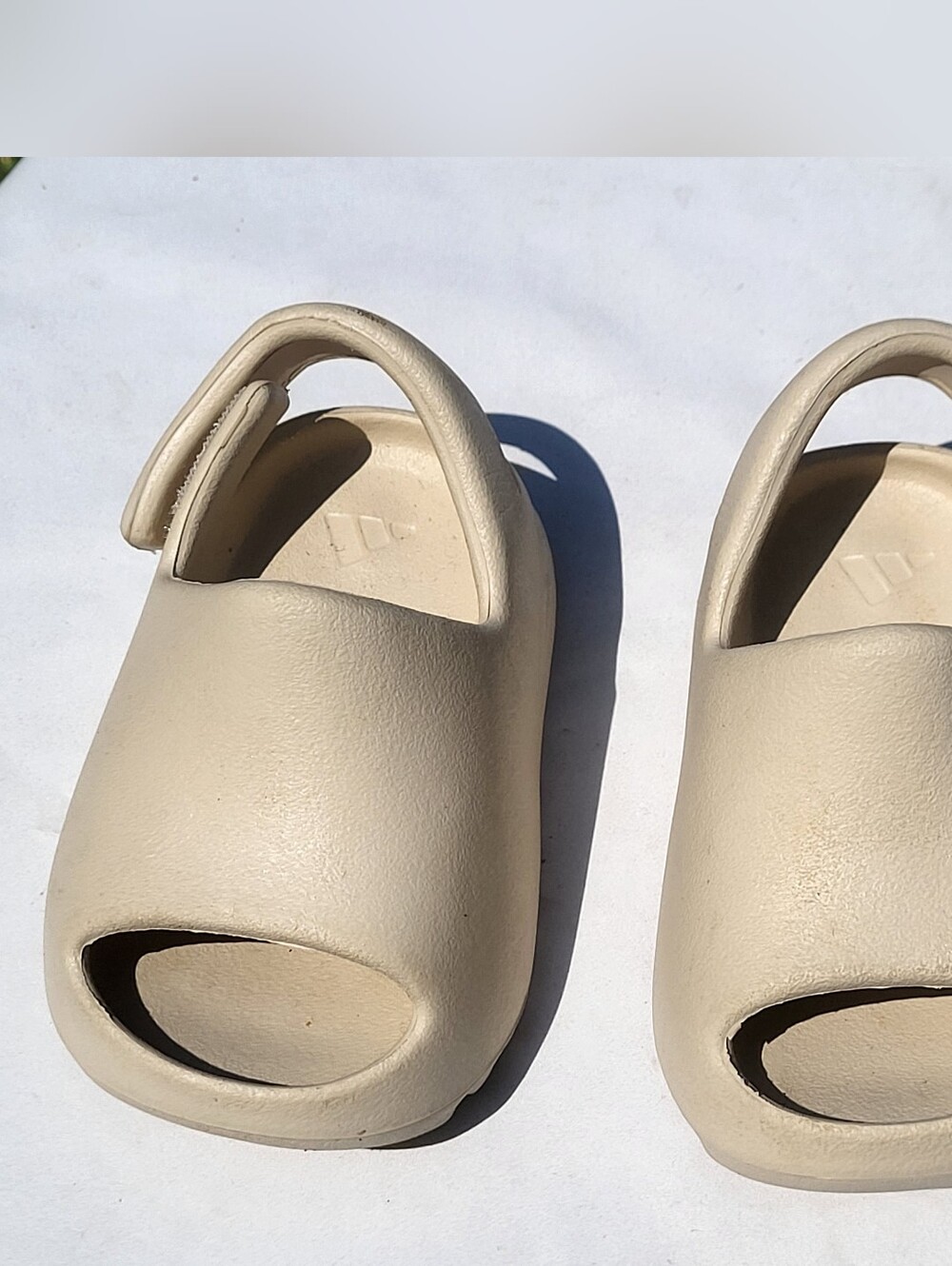 Adidas Yeezy Baby Foam Rubber Biege Sandals Shoes Size 4